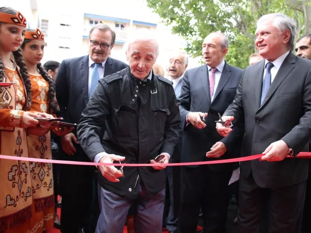 Charles Aznavour, une superstar à l'inauguration du consulat d'Arménie à Lyon