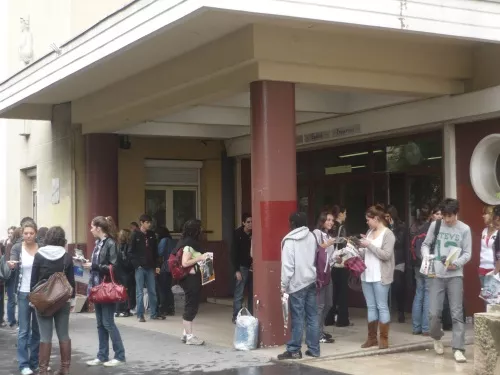 Les enseignants du lycée professionnel Diderot à Lyon en grève