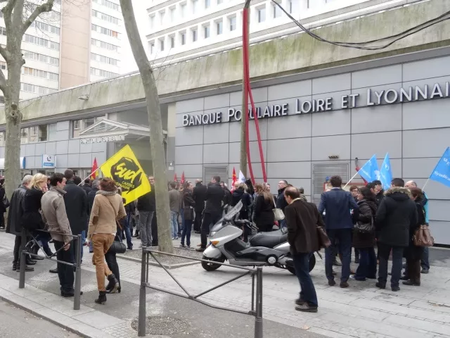 Grève à la Banque Populaire : 300 personnes manifestent à Lyon