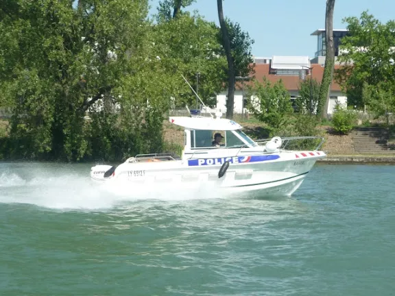 Faible risque de pollution après le naufrage d'un bateau dans la Saône