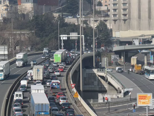 Un accident impliquant 5 voitures provoque la fermeture du tunnel sous Fourvi&egrave;re