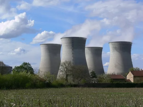 Le Réseau "Sortir du nucléaire" arrive devant la centrale du Bugey ce samedi