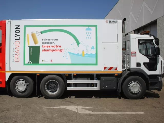 Une campagne d'affichage sur  les bennes pour favoriser le recyclage