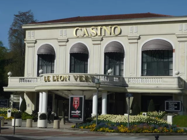 Deux personnes interpellées pour avoir braqué un joueur du casino Le Lyon Vert