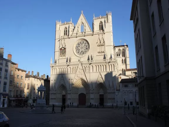 Lyon : un concert de Renaud Capu&ccedil;on &agrave; la cath&eacute;drale St Jean pour r&eacute;colter des fonds pour Notre-Dame-de-Paris