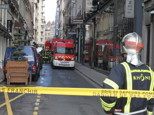 Huit pompiers du Rhône suspendus après une violente bagarre