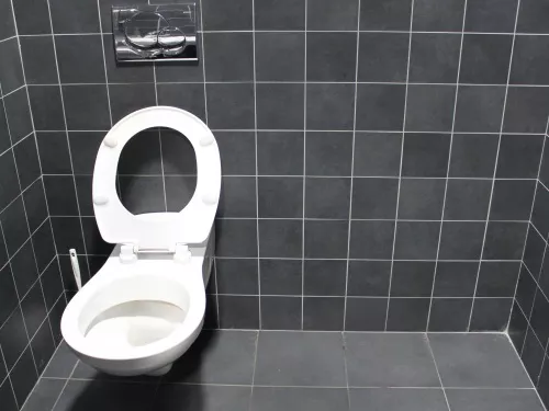 Rhône : un agent de nettoyage installait des caméras dans les toilettes des entreprises