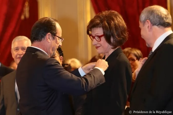 La directrice du théâtre des Célestins décorée par François Hollande