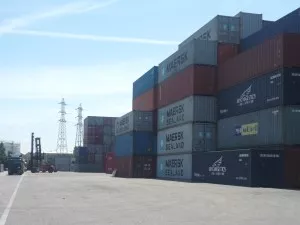 Un camion transportant 38 000 litres de carburant s'est renversé au Port Edouard Herriot