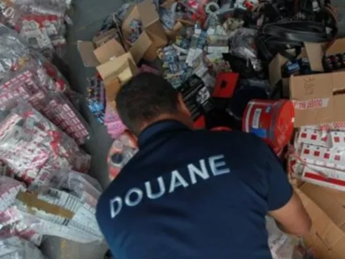 Plusieurs milliers de contrefaçons saisies à l'aéroport de Lyon Saint-Exupéry