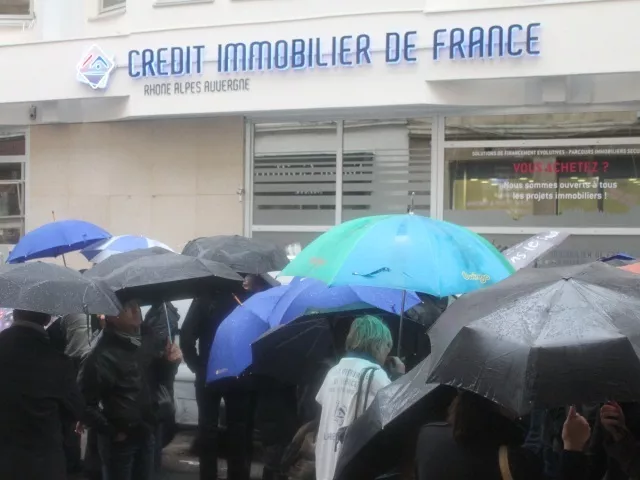 Plus de 100 salariés du Crédit immobilier manifestent à Lyon