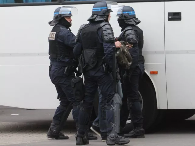 Voitures brûlées : Vénissieux reste sous haute surveillance policière