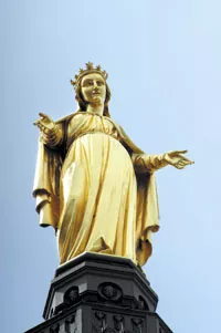 Fourvière : la statue de la Vierge déboulonnée
