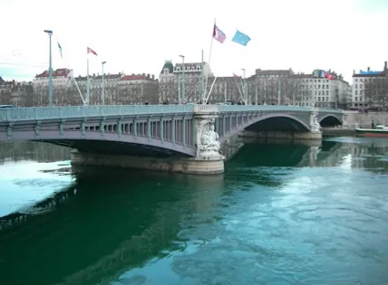 Une bombe prochainement repêchée sous le pont Lafayette à Lyon