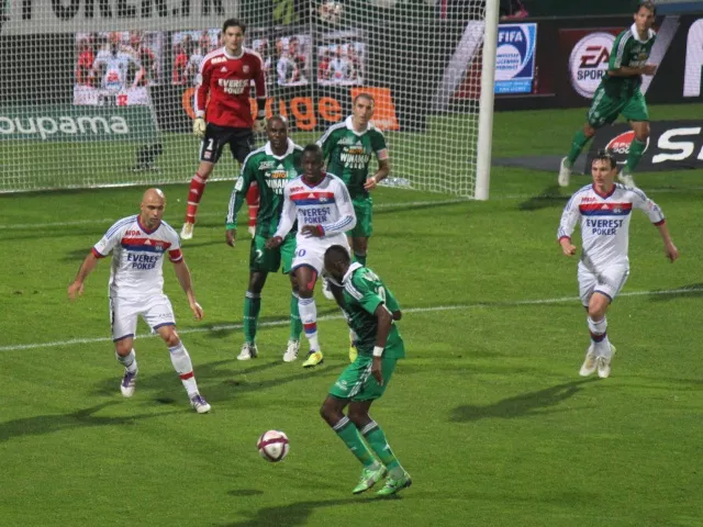 Le Chaudron plein à craquer pour le derby St-Etienne - Lyon