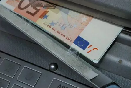 Deux hommes condamnés pour avoir piraté des distributeurs de billets à Lyon