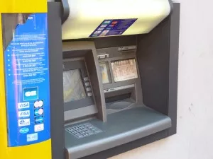 Attaque d'un distributeur automatique de billets à Corbas