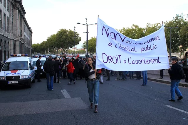 Un rassemblement contre la remise en cause de l’avortement à Lyon