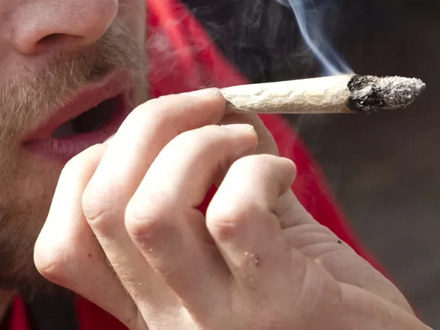 Rhône-Alpes : Près d’un jeune de 15-30 ans sur 5 fume régulièrement du cannabis