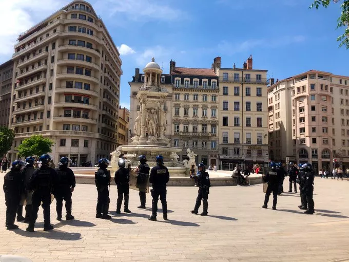 Lyon : des tensions entre commerçants, passants et Gilets Jaunes dans le centre-ville