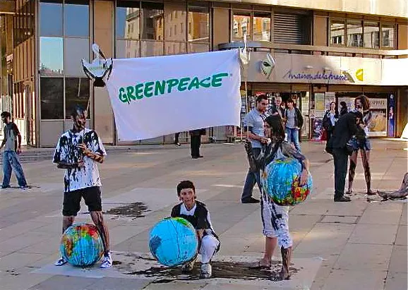 Action de Greenpeace à Lyon samedi