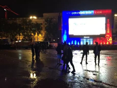 Lyon : des affrontements entre supporters portugais et gallois font trois blessés légers