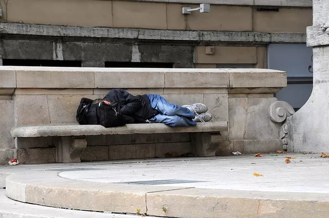 Pas de solution de relogement : des sans-abri attaquent une association à Villeurbanne