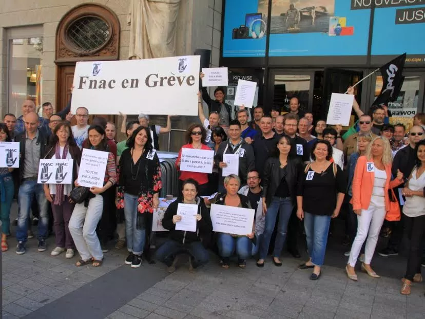 Lyon : les salariés de la Fnac en grève contre la loi Macron