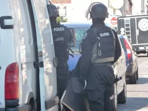 Quatre Lyonnais prennent en otage une dizaine de personnes lors d'un braquage dans l'Ain