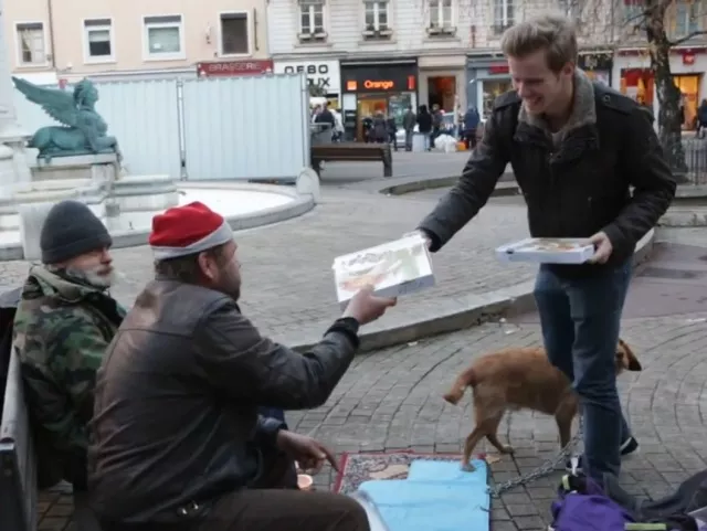 100 pizzas pour les SDF : l'initiative d'un jeune Lyonnais - VIDEO
