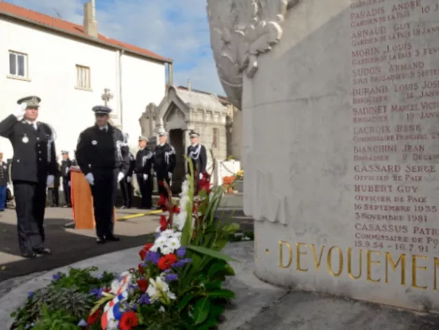 Lyon rendait hommage aux policiers morts pour la France
