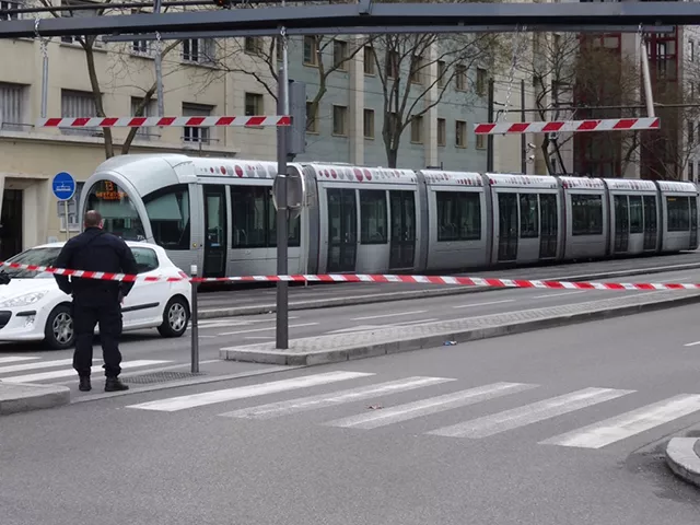 Lyon : le tramway bloqué suite à la découverte d'un colis suspect