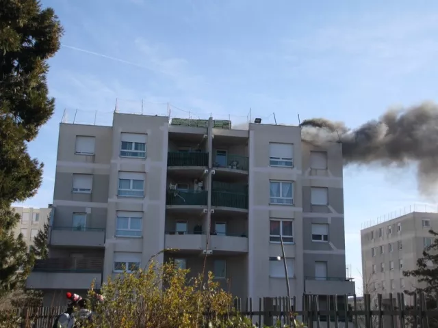 Caluire : un immeuble en feu ce lundi matin