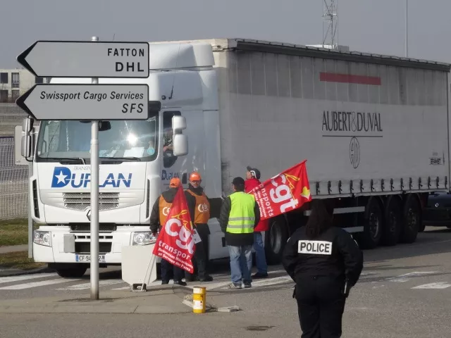 Plusieurs actions des routiers en colère ce lundi dans la région Rhône-Alpes