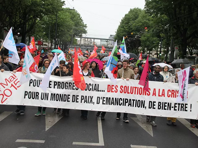 Lyon : plus de 2000 personnes pour le défilé du 1er mai sous la pluie