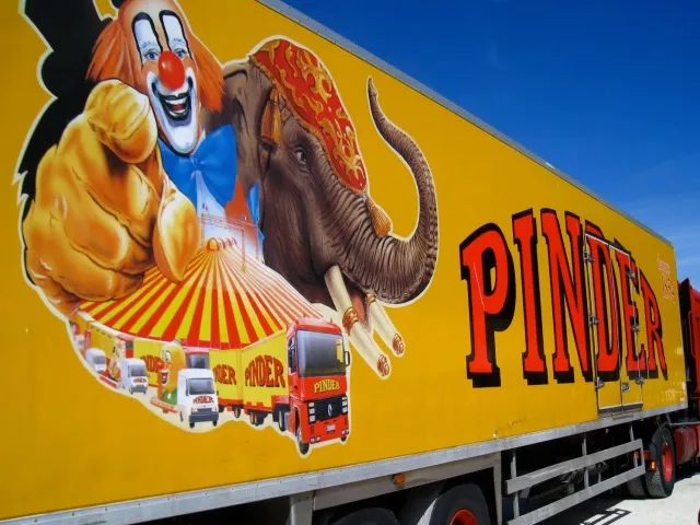Un artiste du cirque Pinder fait une chute de 5 mètres