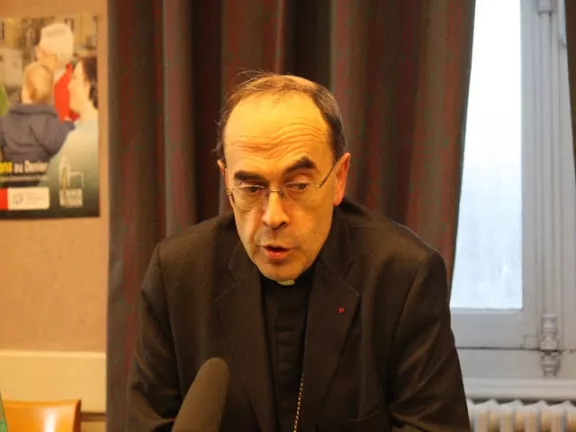 Diminué, le cardinal Barbarin se consacre à Lyon "à 100%"