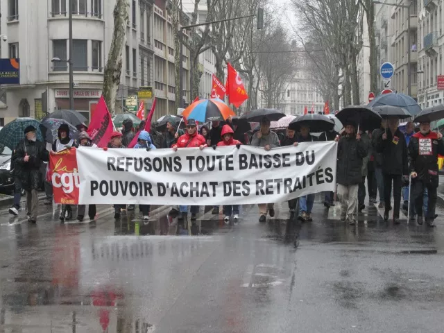 Retraites : 550 manifestants sous la pluie à Lyon