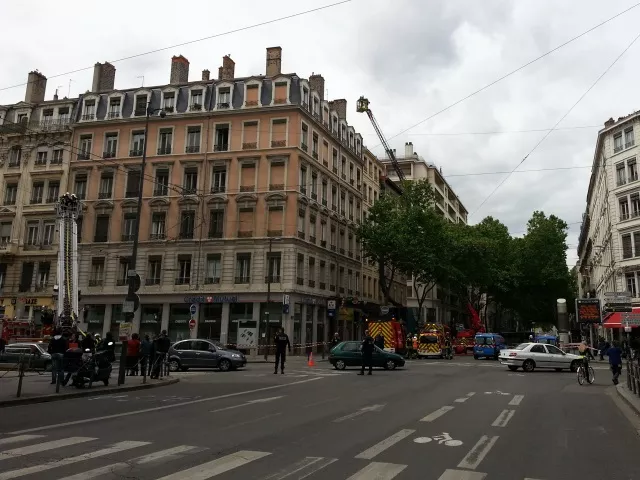 Lyon : un incendie dans les combles d'un immeuble du cours Gambetta