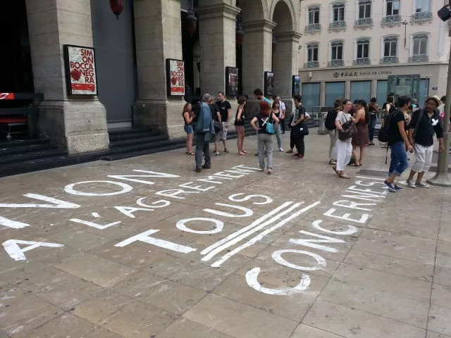 Les intermittents du spectacle se mobilisent devant l'Opéra de Lyon