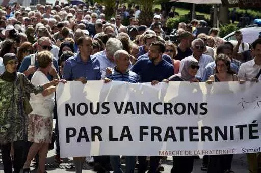 Saint-Etienne-du-Rouvray : 500 personnes réunies pour la marche de solidarité à Lyon