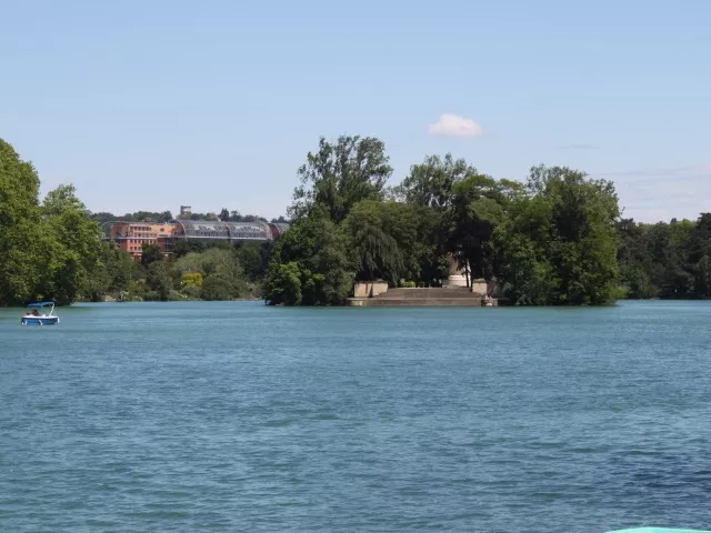 Lyon : des "conférences embarquées" sur le lac du parc de la Tête d’Or