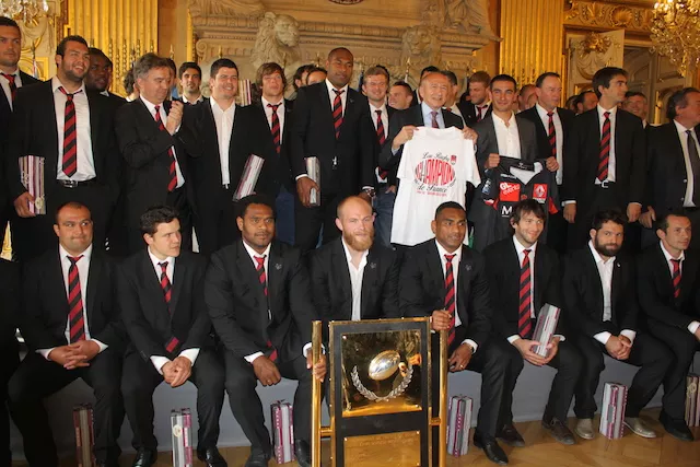 Le LOU Rugby fête sa montée en Top 14 à l'Hôtel de Ville
