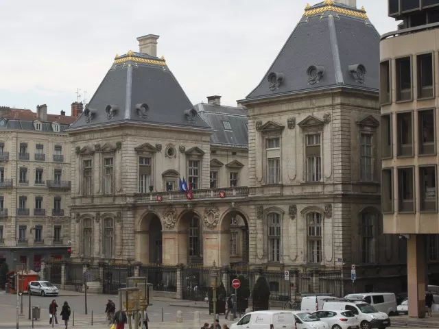 Earth Hour : Lyon se mobilise en éteignant la façade de l'Hôtel de Ville
