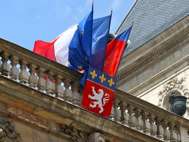 Attentat de Nice : les drapeaux en berne à Lyon et Villeurbanne