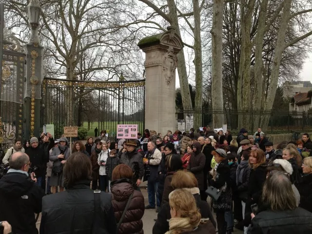 El&eacute;phants de Lyon : une centaine de personnes devant le parc de la T&ecirc;te d'Or