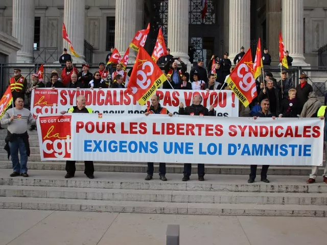 Lyon : 500 manifestants soutiennent deux syndicalistes de la CGT poursuivis en justice