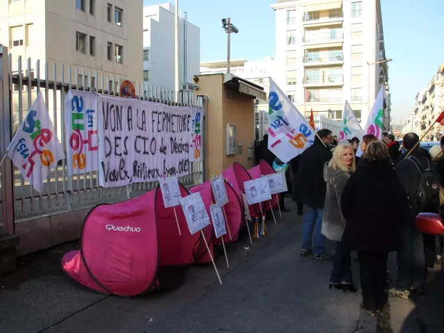 Lyon : 80 personnes manifestent contre la fermeture des CIO