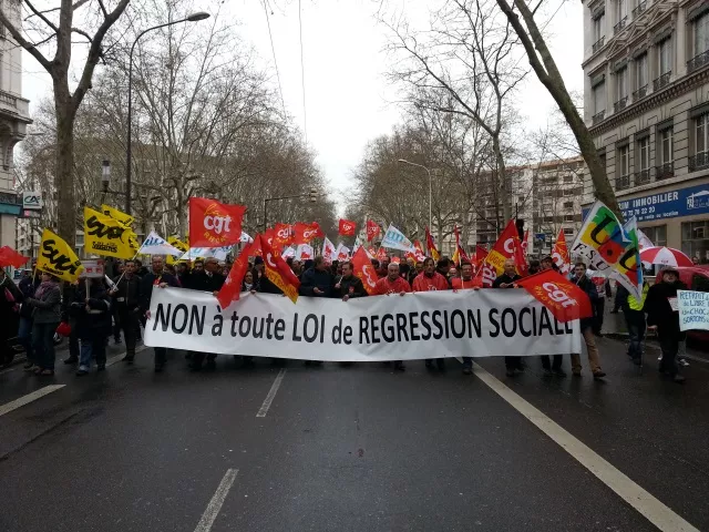 Plus de 1800 personnes manifestent à Lyon contre le projet de loi visant à réformer le marché du travail