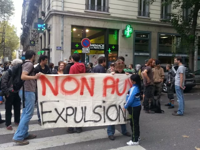 Manifestation devant la préfecture après l'expulsion du squat de la rue du Repos